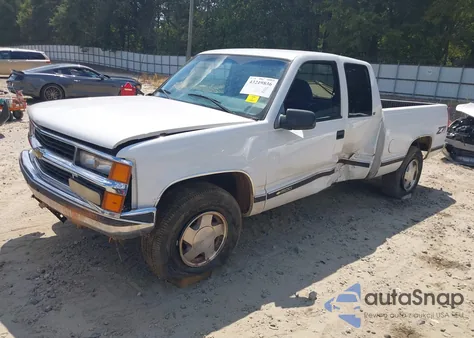 1998 Chevrolet K1500 Fleetside z USA, uszkodzony, nr VIN 1GCEK19R1WR103438